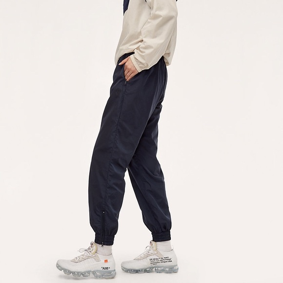 Aritzia TNA Boyfriend Track Pant Starboard Navy Size Small - Picture 11 of 11